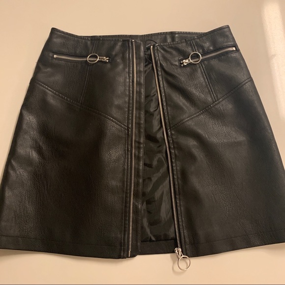 Faux leather skirt - Picture 3 of 6